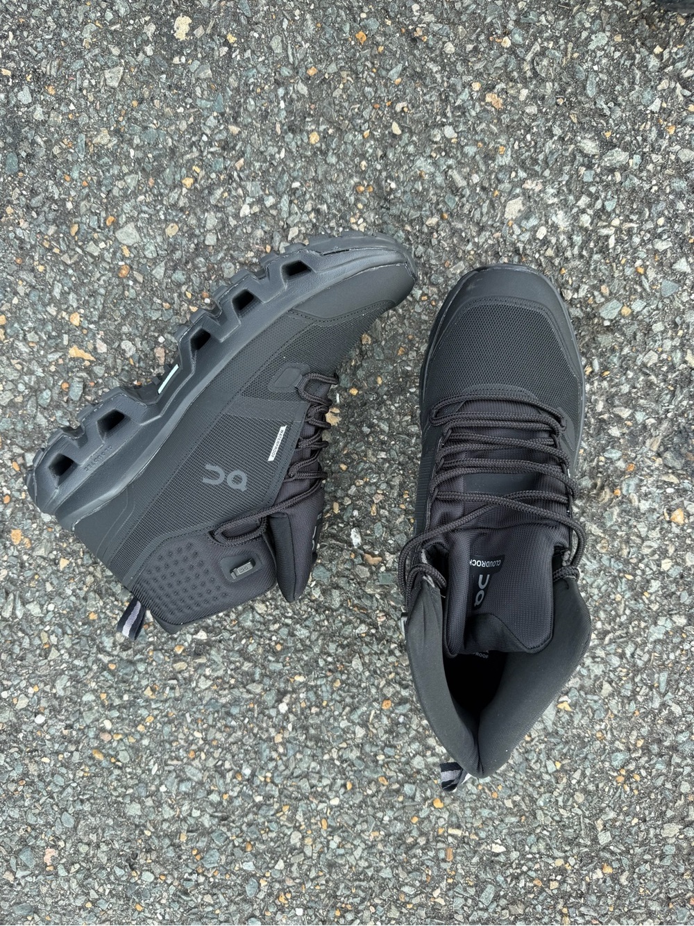 On Running Cloudrock Mid Waterproof Men's Boots - Black - Picture 2 of 6